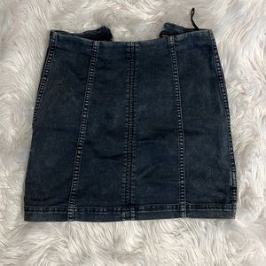 Free people denim skirt, size 4, dark grey, above the knee